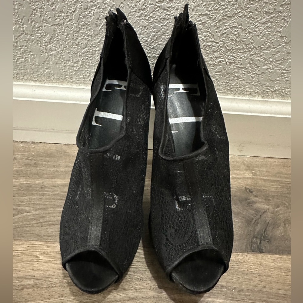 Elle Lace Heels Size 6.5